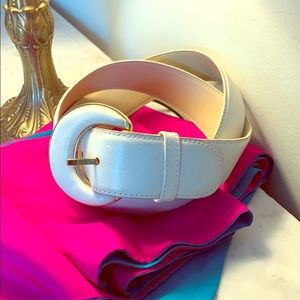 Liz Claiborne white leather belt. Vintage.